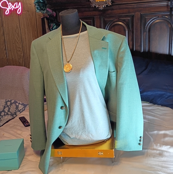 Green Sport Coat with Modern Cut and Notched Lapels